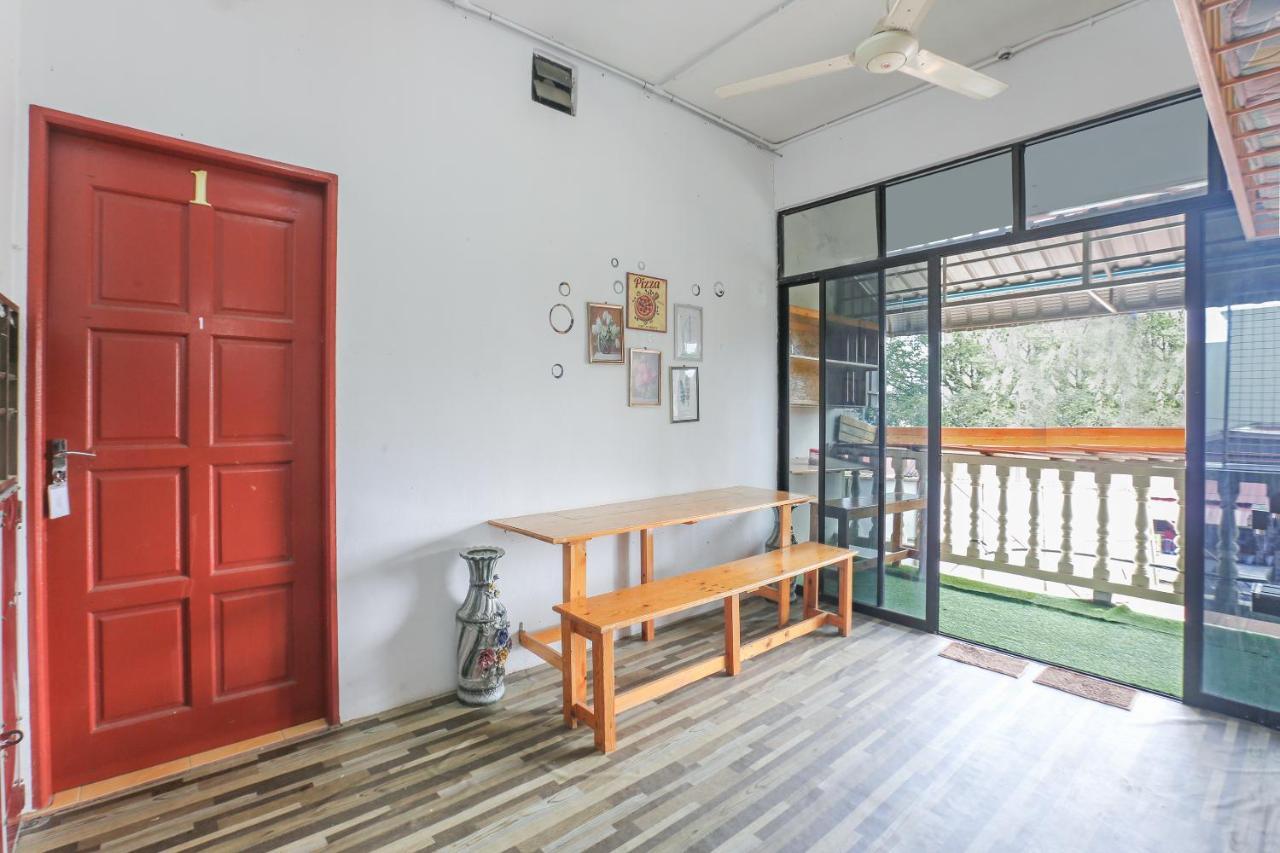 Oyo 90321 Hotel Bajet Sri Manal Tanah Merah  Exterior foto