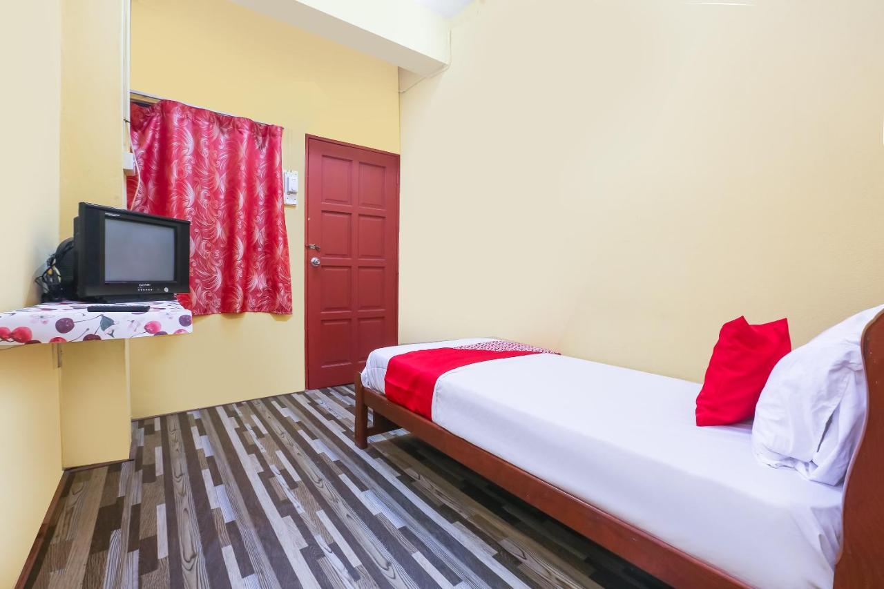 Oyo 90321 Hotel Bajet Sri Manal Tanah Merah  Exterior foto