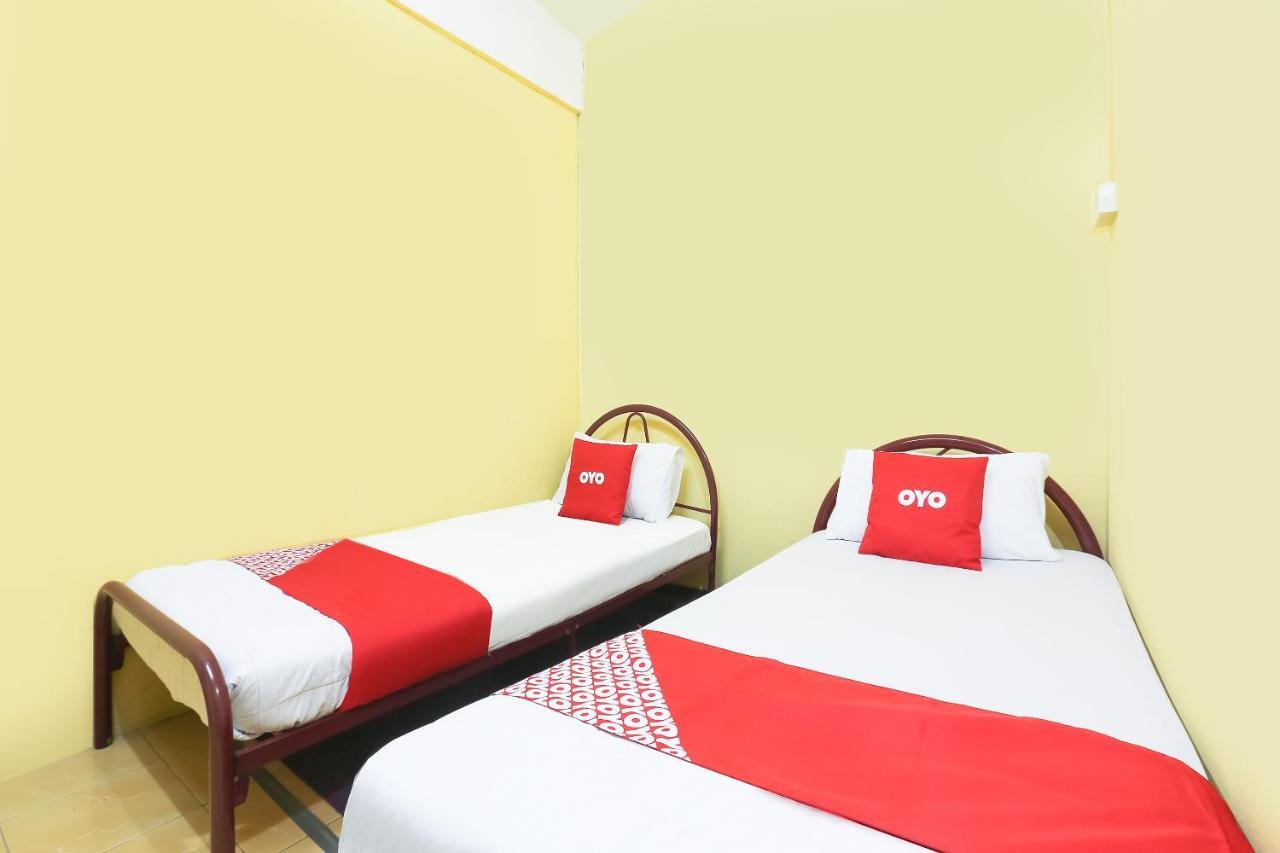 Oyo 90321 Hotel Bajet Sri Manal Tanah Merah  Exterior foto