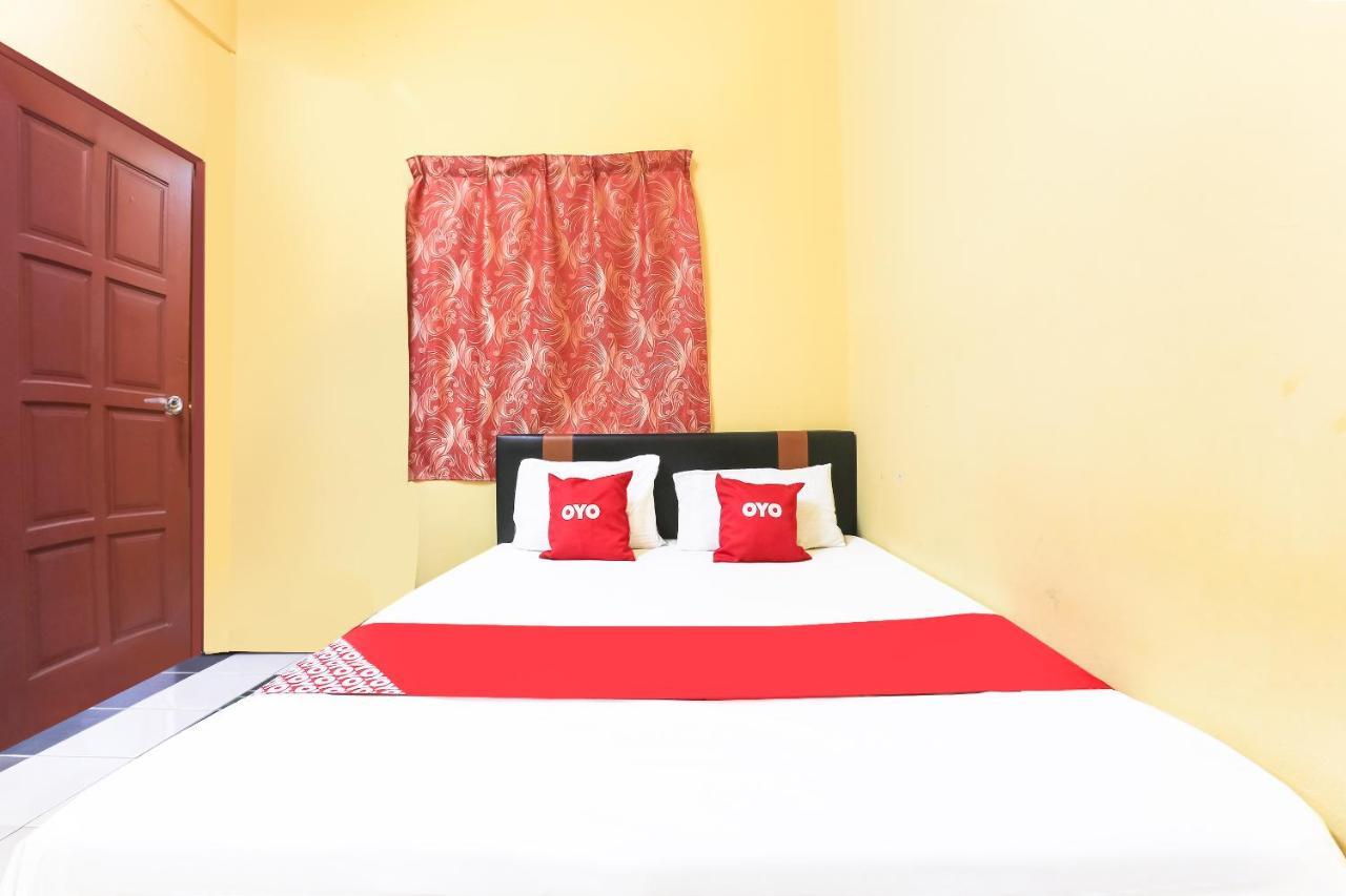 Oyo 90321 Hotel Bajet Sri Manal Tanah Merah  Exterior foto